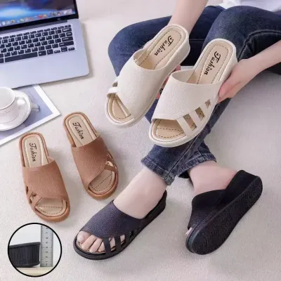 Luxe Outfit Wedge Slippers